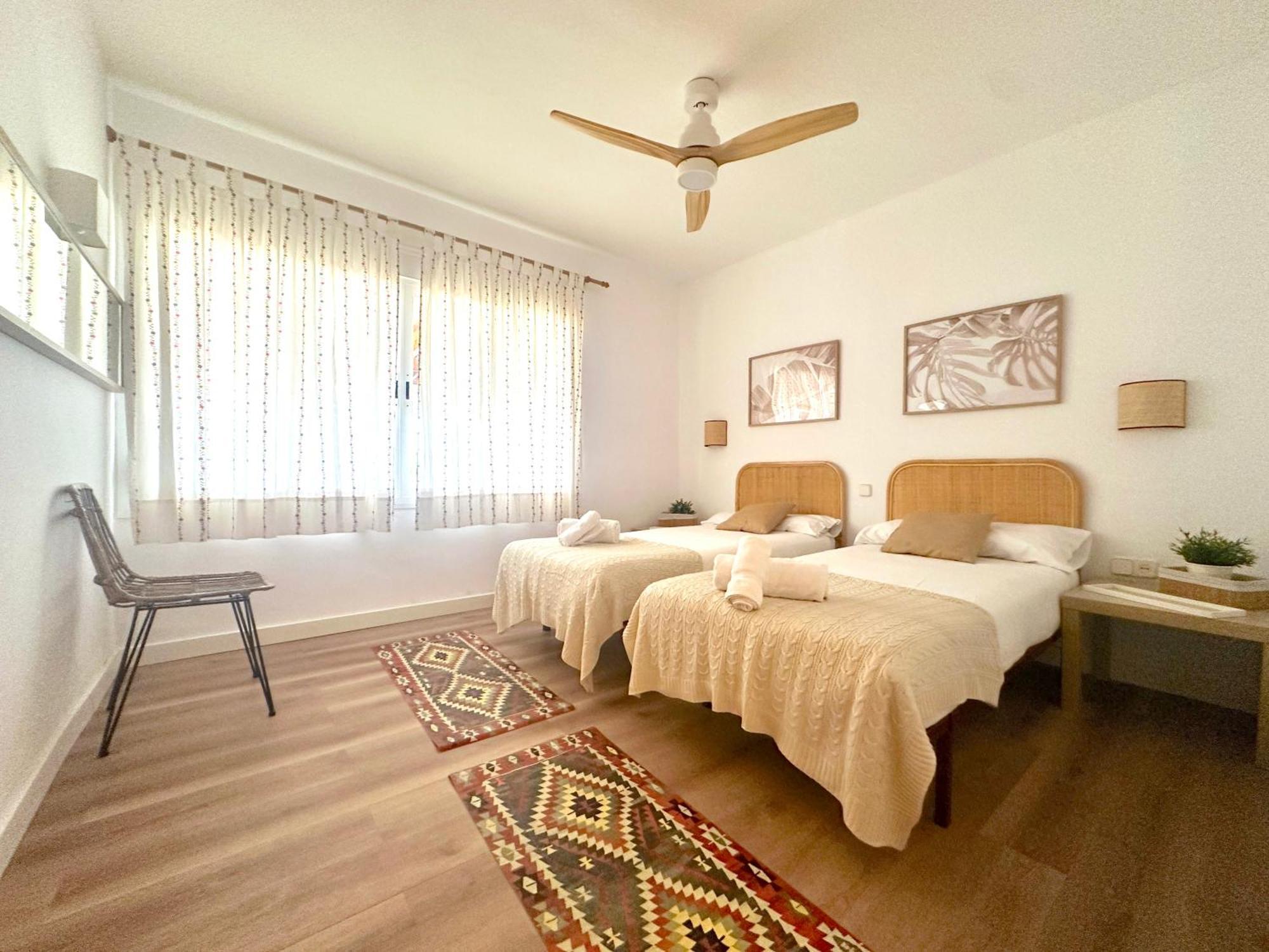 Villa Alboran Beachfront 9Pax توري دي بيناغالبون المظهر الخارجي الصورة